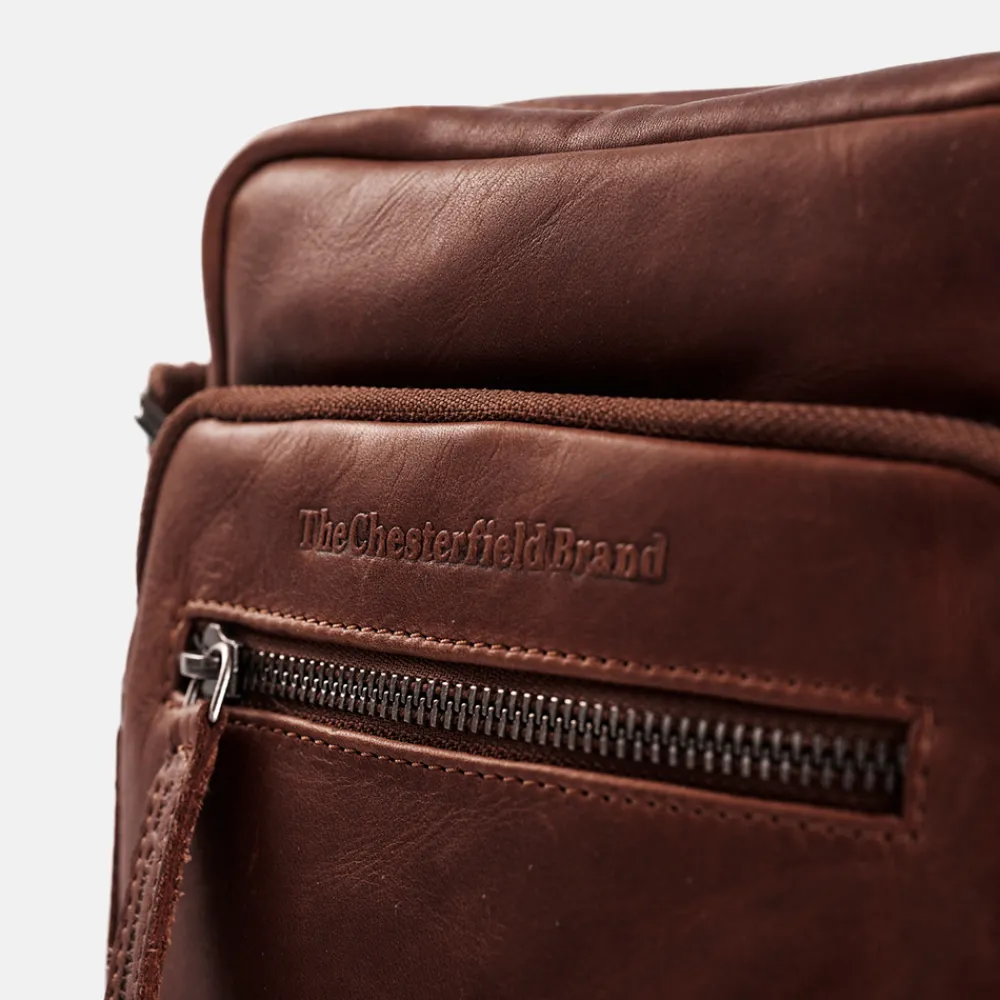 Schoudertassen^Chesterfield Birmingham schoudertas dark brown