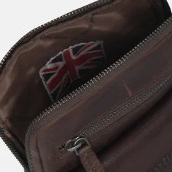 Schoudertassen^Chesterfield Lou schoudertas donkerbruin