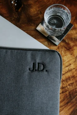 School Accessoires | Gepersonaliseerde Laptophoezen^Duifhuizen laptophoes 15 inch zwart denim