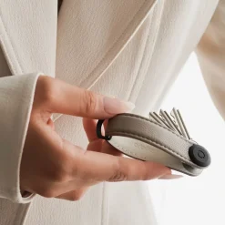 Sleuteletuis^Orbitkey Key Organizer 2.0 pebbled leather ecru