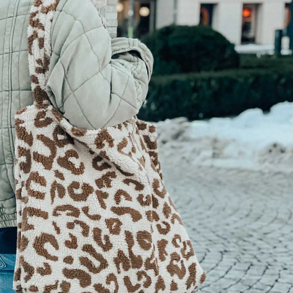 Luiertassen | Shoppers^Studio Noos Mom-Bag shopper teddy leopard ecru